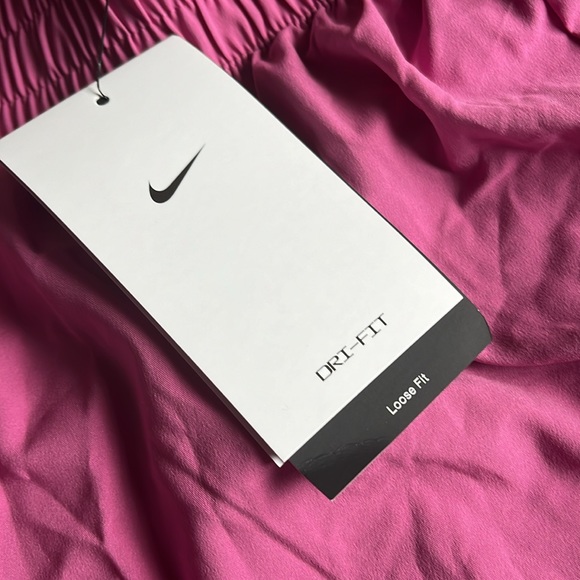 Nike Dri-Fit Training Shorts Hot Pink with pocket M - Picture 2 of 8